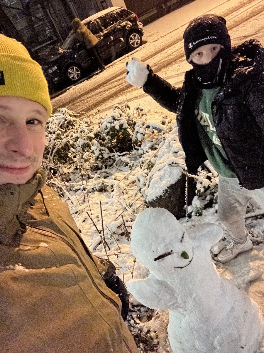 thomassiffling's tweet photo. About last night ❄️☃️👍😍It is so unusual to have so many snow in Mannheim that we took the chance and immediately built a snowman. #fathersonworkout #snowman #schneemann #schneeinmannheim https://t.co/0VJkWNTT3n