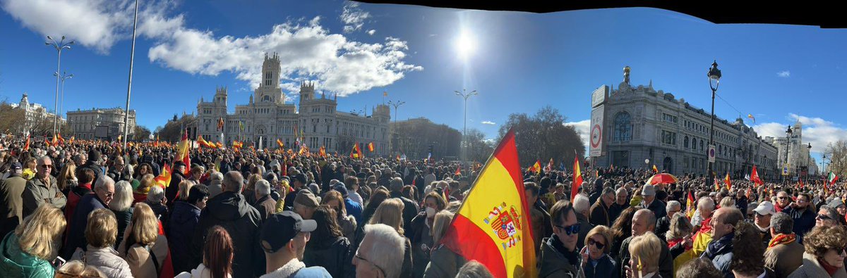 AlbertoEscri's tweet photo. El cambio en España es ya imparable frente a un Gobierno que se ha propuesto destrozar todas las instituciones y evitar la alternancia democrática controlando todos los resortes del poder.

El PSOE ha perdido la calle y perderá las urnas.

#CibelesPorEspana21E https://t.co/TdLlpMsr1A