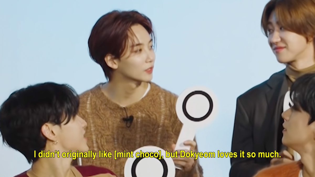 warmbookstore's tweet photo. jeonghan is a dokyeom encyclopedia https://t.co/JyQJwVAq3k