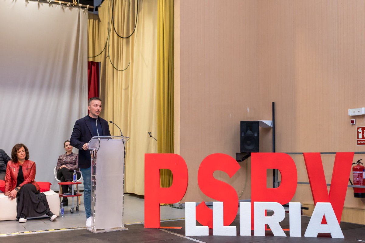 PacogbRegidor's tweet photo. #ÉsElMoment de donar un pas avant amb valentia. Amb convicció de que tenim molt que oferir per a millorar la vida dels veïns i veïnes de #Llíria amb un projecte que dona continuïtat al que hem fet però amb nou impuls, energies renovades joventut, responsabilitat i creativitat. https://t.co/tBimp6dxUN
