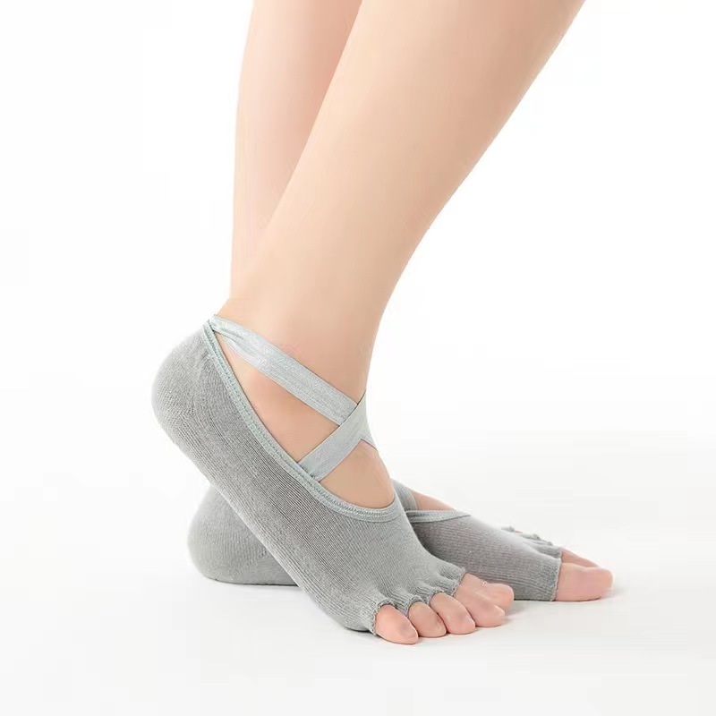 Troovemart's tweet photo. Women's Half Five Finger socks with Silica Gel (Cross belt)
Size: one size
Fabric Content: 83%Cotton, 14%Polyester,3%Spandex
Stock Colors: Red Wine, Pink, Black
Normal retail rate: INR 265 per pair
Discount rate: INR 170 per pair
 #yoga #Dancer #shopping #onlineshopping #sports https://t.co/jCRcCrlvOo