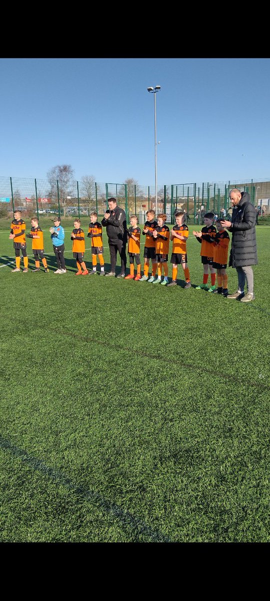 Tigers and @thetford_youth clapping for Amber 
#ClapForAmber 
#footballcommunity
🧡🖤👼