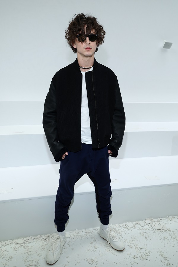timotheenet's tweet photo. #TimotheeChalamet at the #ParisFashionWeek https://t.co/nMyZXSIo3n
