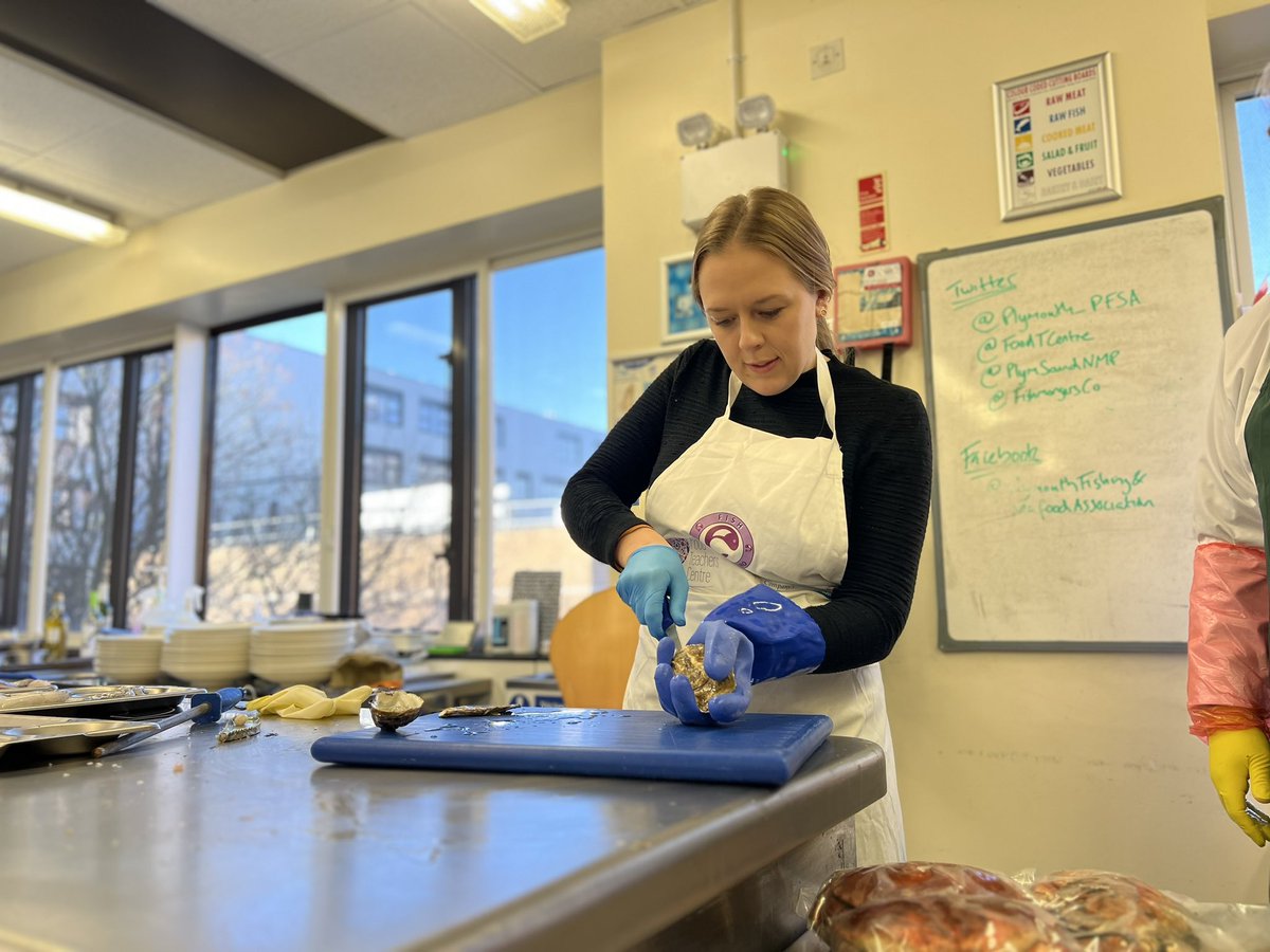 Plymouth_PFSA's tweet photo. Reconnecting with #seafood #oystershuker #proskills #easywhenyouknowhow #foodtech @PlymSoundNMP @Plymouth_PFSA @FoodTCentre @FishmongersCo https://t.co/V4Am0GBHAx