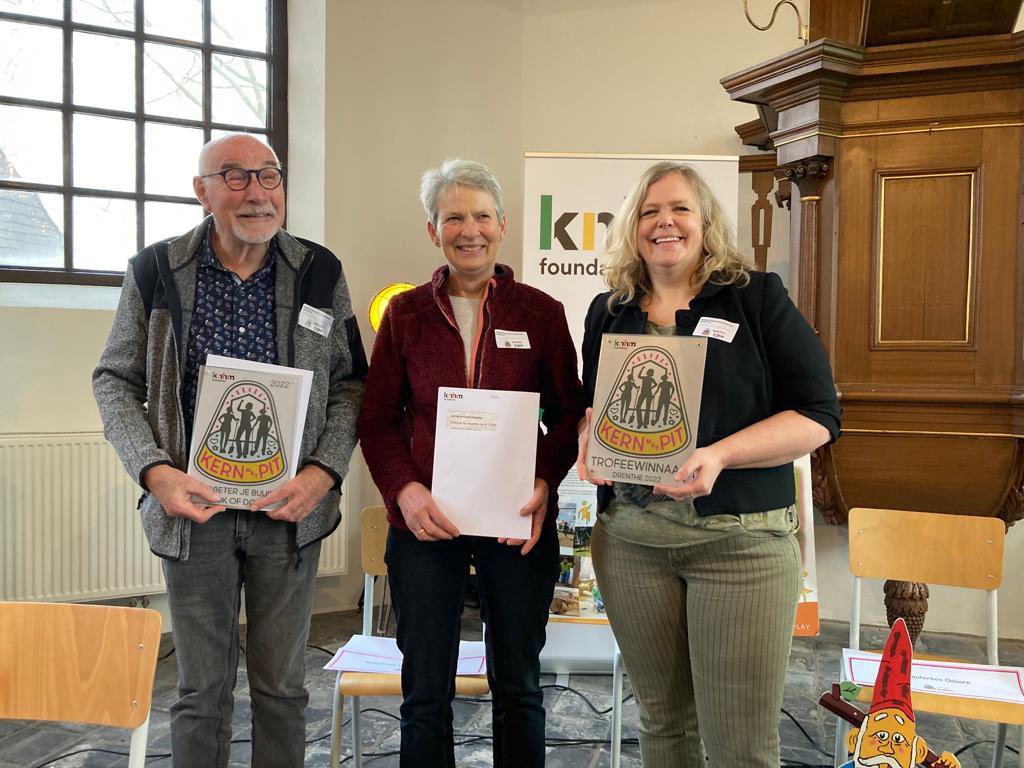 De eerste trofeewinnaar is bekend! Het dorpscentrum uit Eexterveen is het beste bewonersinitiatief van #Drenthe! Zij maakten van het dorpscentrum een echte locatie voor Noaberschap en (in)formele zorg. Gefeliciteerd! 🥳
