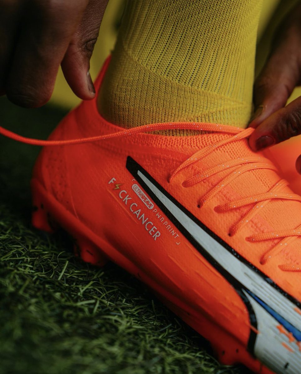ActuFoot_'s tweet photo. « F⚡️CK CANCER »

Les crampons de Sebastien Haller 🇨🇮 pour son retour à la compétition demain. https://t.co/sGdqoCoYJS