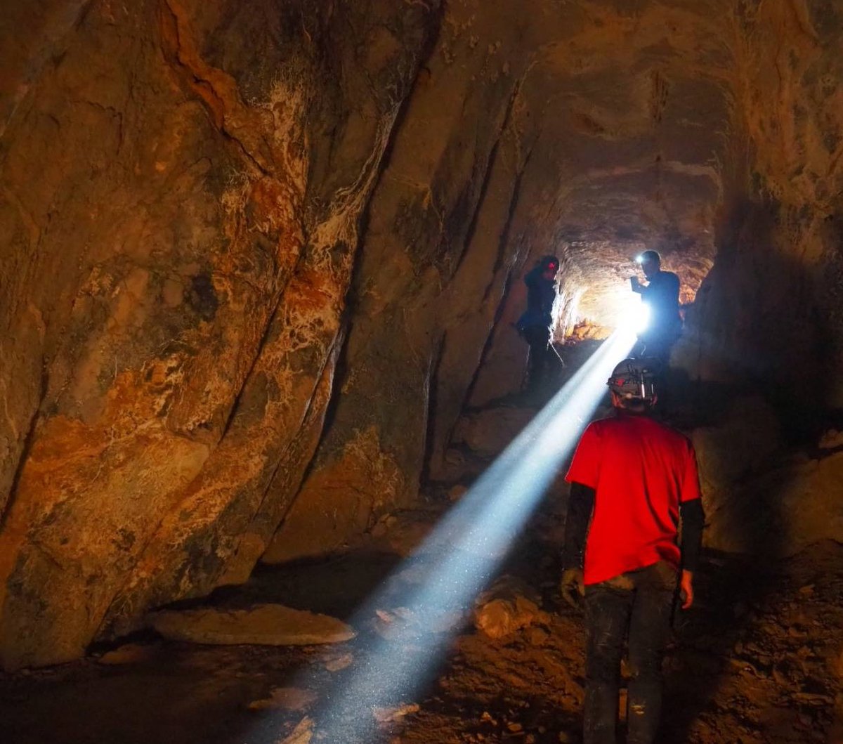 Egun hauetan merezi du gogoratzea zergatik hasi zen elkarte hau eta zergatik jarraitzen duen zeregin berarekin. Denboran betiko iraungo duten oroitzapenak... #Indio
Argazkiak 📸: <a href="/intujai_teatro/">INTUJAI TEATRO</a>; Jon A.