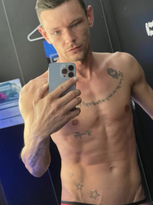 Where my willy stays hidden! https://t.co/jSrEdy8zww https://t.co/VF6WFL02Jr