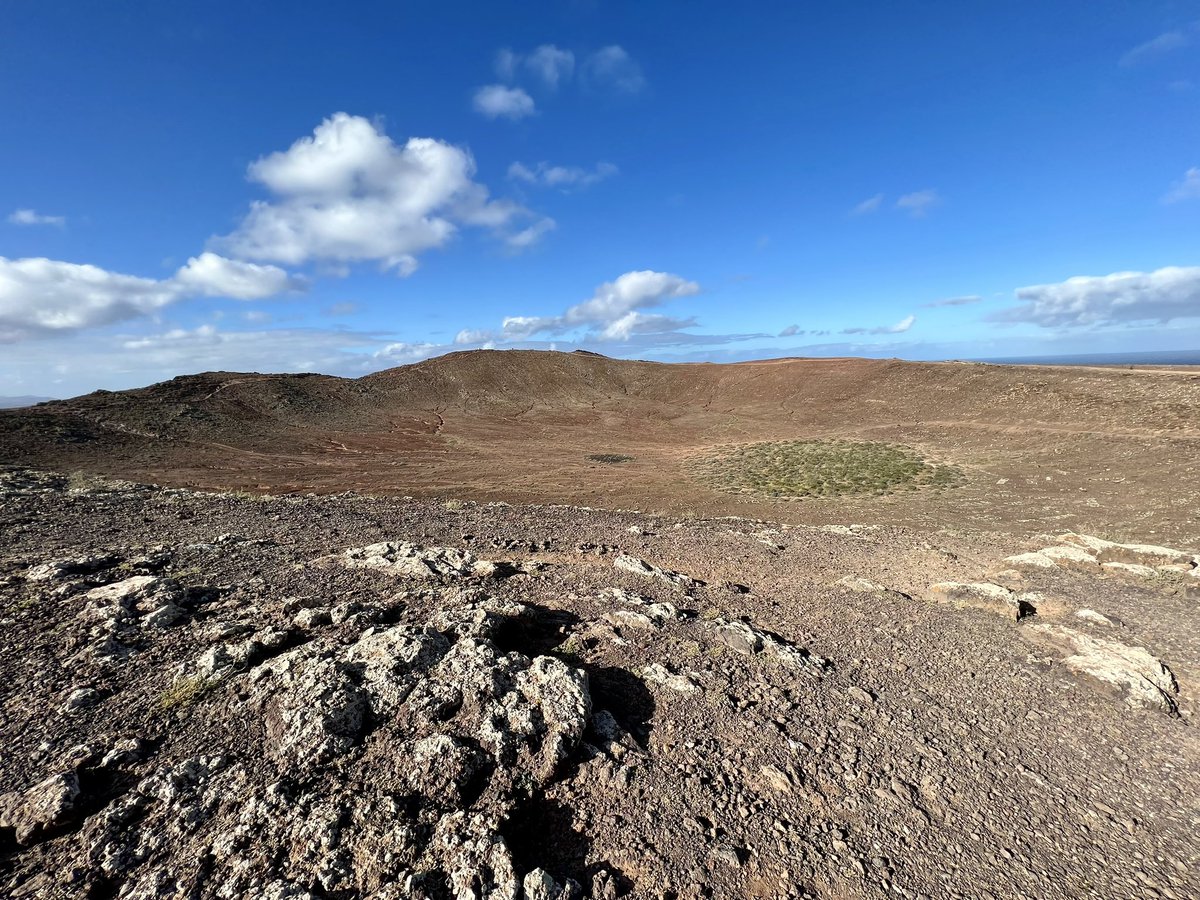 #montańaroja this mornings holiday exercise. A bimble up the old volcano and around the crater #timanfayapalace #lanzarote