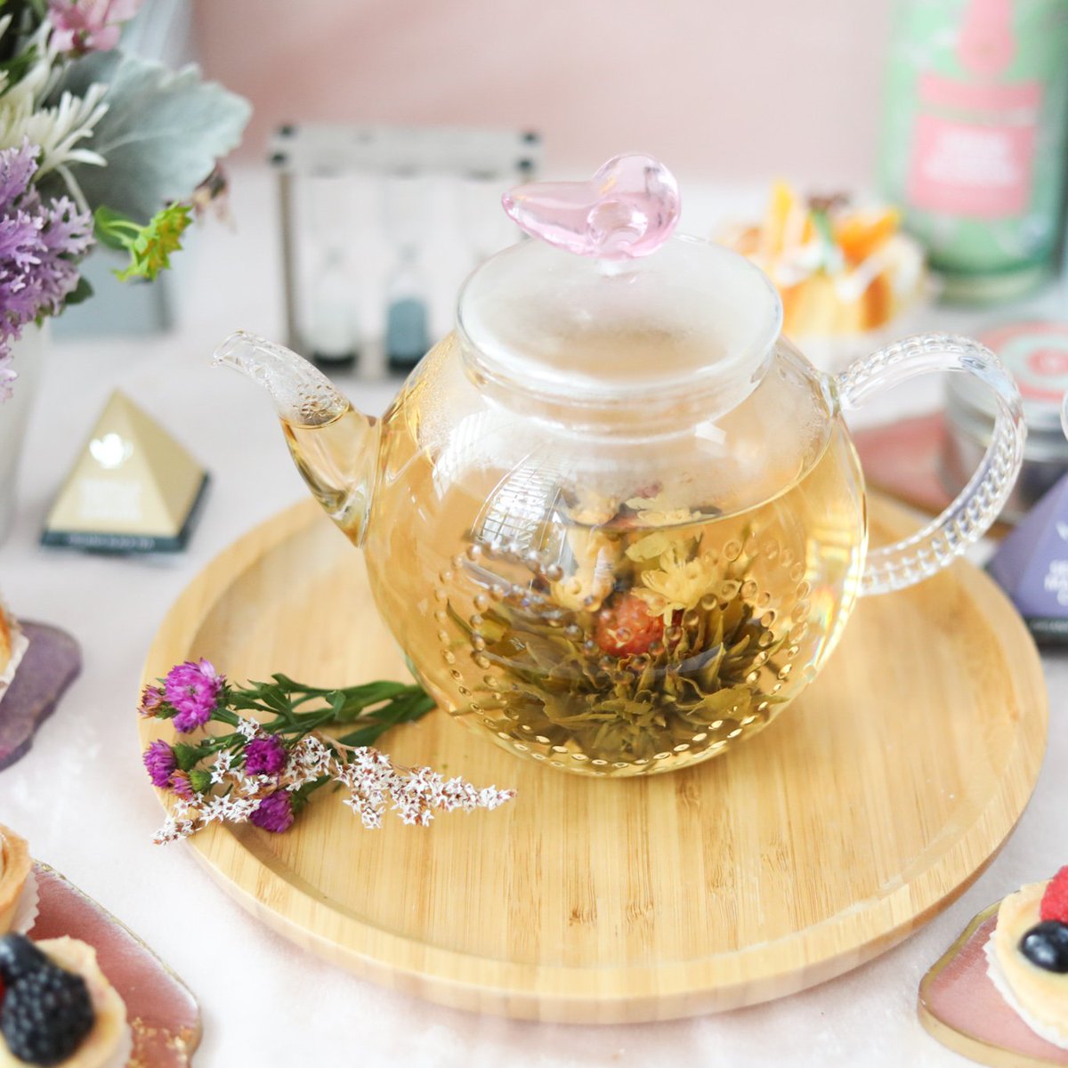 teabloom's tweet image. Teabloom's Eternal Love clear-glass teapot features a romantic pink glass heart knob atop its lid, making it the perfect gift for your loved ones who love tea. This versatile teapot is also equipped with a tea infuser: ow.ly/qOhx50MeQXV #teapots #teaware #teabloom
