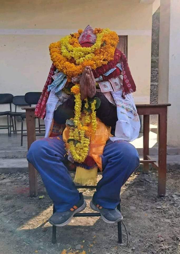 सम्मान त यो नि। आफैले हेर्न नपाउने।