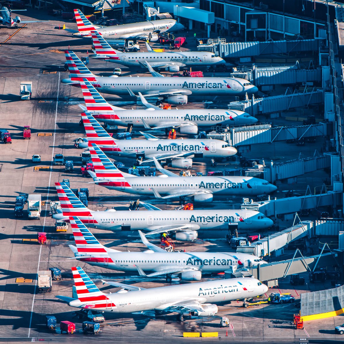 diecastryan's tweet image. A morning American lineup in Chicago. #americanair #americanairlines #ohare #chicago #aviation #avgeek #aviationlovers #travel