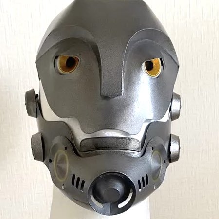 「サイボーグ面のゴム紐を隠すボタンを4つつけた改造例。レトロなブリキ製ロボットの関」|Takeo Hayashi ペーパークラフト作家のイラスト