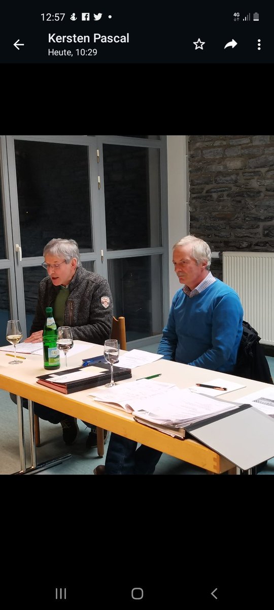 BWV_NET's tweet image. Gestern Abend wählte #BWV-Ortsverband Minheim neuen, verjüngten Vorstand. Jacob Bollig wurde zum neuen Vorsitzenden gewählt (l.) und bedankte sich mit dem Kreiswinzervorsitzenden Thomas Kaufmann. 20 Mitglieder diskutierten über  geplante EU-Pflanzenschutzverbot in Schutzgebieten.