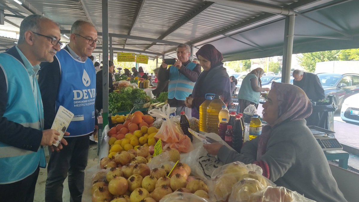 MersineDeva's tweet photo. DEVA Partisi Halkla İlişkilerden Sorumlu Genel Başkan Yardımcımız Mehmet Emin Ekmen, il başkanımız Güran Dinçer, il ve ilçe yöneticilerimiz ile birlikte Mezitli Kadın Üretici pazarını ziyaret ederek vatandaşlarla bir araya geldi.
@devapartisi @alibabacan @gurandincer @emin_ekmen https://t.co/gi39AnwUP2