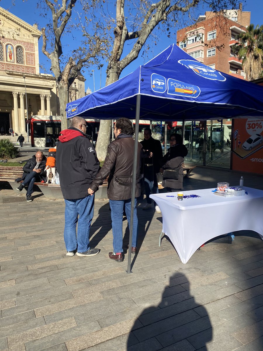 imartinsalva's tweet photo. En Plaza Bonanova con los amigos del @PP_Sarria EquiPPazo PPopular! @ppopular @PPCatalunya @PPBarcelona_ @diarieljardi @SarriaStGervaTV https://t.co/rBRPOd1VwP