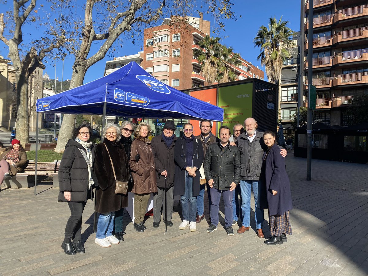 imartinsalva's tweet photo. En Plaza Bonanova con los amigos del @PP_Sarria EquiPPazo PPopular! @ppopular @PPCatalunya @PPBarcelona_ @diarieljardi @SarriaStGervaTV https://t.co/rBRPOd1VwP