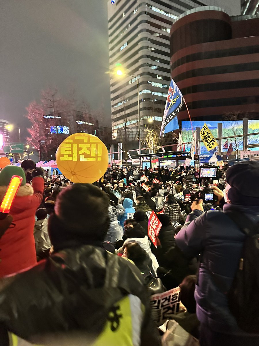 jammingrunning's tweet photo. 올해 소원은요
윤석열 하야
김건희 구속

잘못한사람이 벌받는거
어려운거아니잔아?

#윤석열_벌받아야_해피명절
#김건희_구속돼야_해피설날
#김건희윤석열_새해_벌_많이받으세요

김건희를특검하라제발 https://t.co/Gxf78NdpEJ