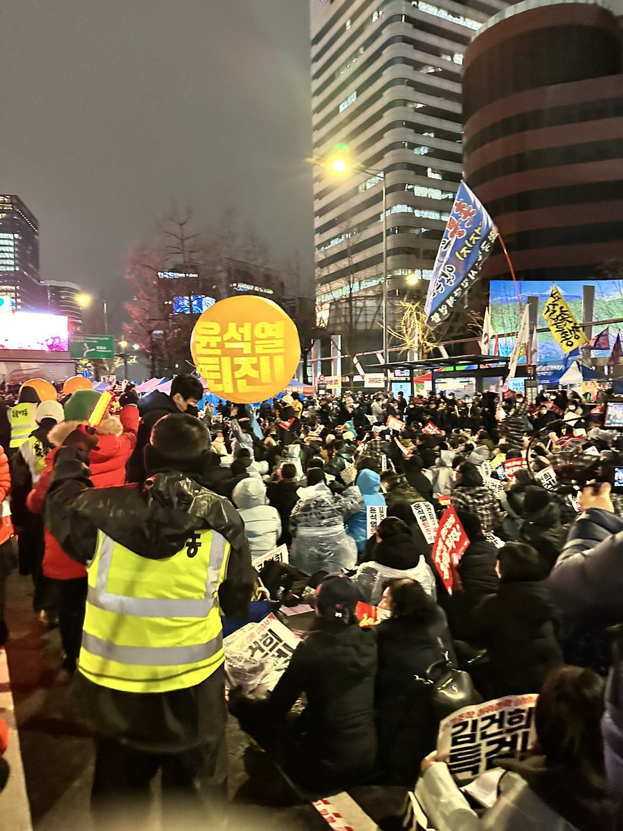 jammingrunning's tweet photo. 올해 소원은요
윤석열 하야
김건희 구속

잘못한사람이 벌받는거
어려운거아니잔아?

#윤석열_벌받아야_해피명절
#김건희_구속돼야_해피설날
#김건희윤석열_새해_벌_많이받으세요

김건희를특검하라제발 https://t.co/Gxf78NdpEJ