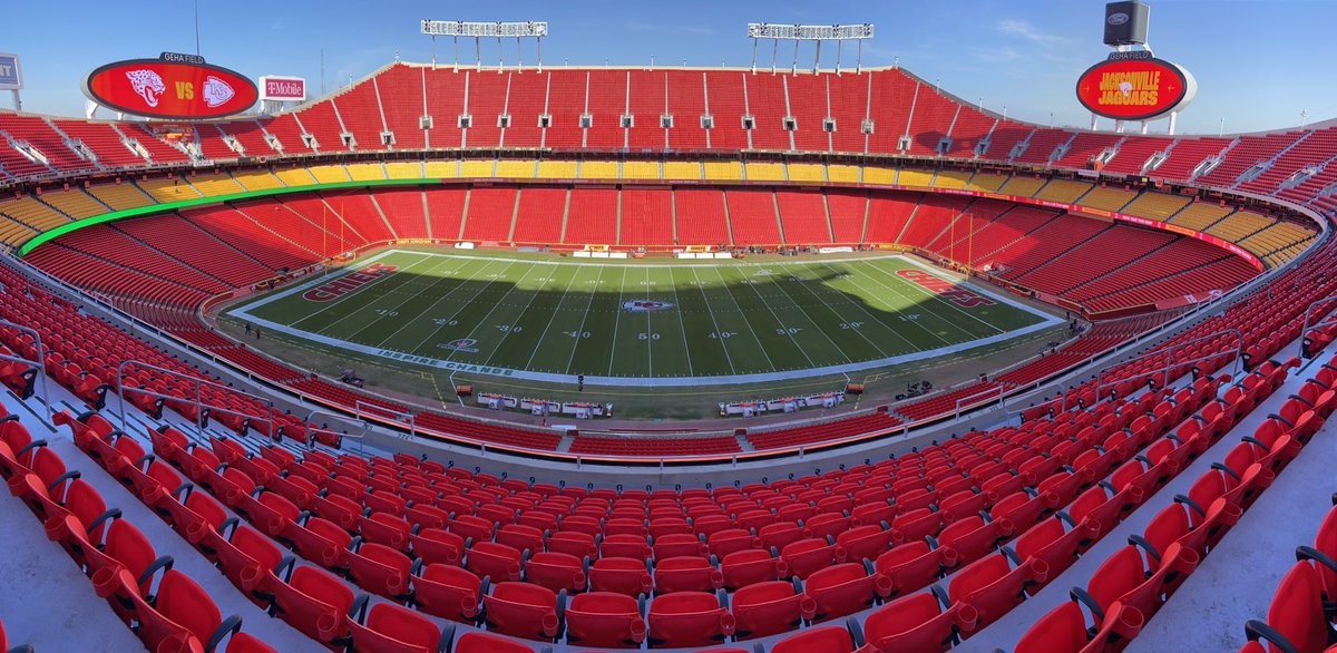 AWick5's tweet photo. We are ready for our 5th straight Divisional game. #ChiefsKingdom #GEHAfield #Arrowhead https://t.co/mUAeRdStT6