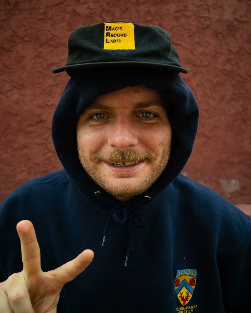 podcastvfsm's tweet photo. Mac DeMarco voltou com um novo trabalho de estúdio, o instrumental "Five Easy Hot Dogs". E se você curte a obra do músico canadense, aproveite para ouvir o papo entre @NikSilva e @felipemisale sobre o álbum "2" (2012), estreia do artista.

🎧 Ouça: https://t.co/2V9iJCLpat https://t.co/K4ronurlGI