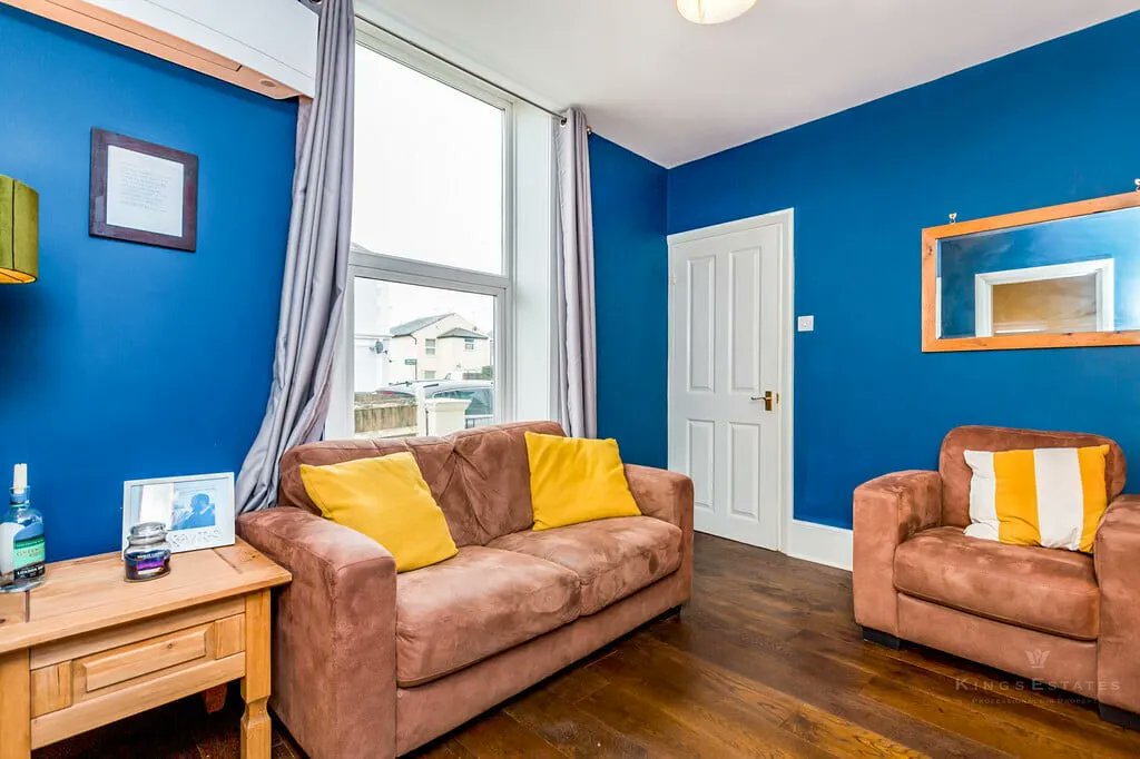 FOR SALE - a newly refurbished two-bedroom house with garden and parking in the centre of #TunbridgeWells.
buff.ly/3iWsFsa