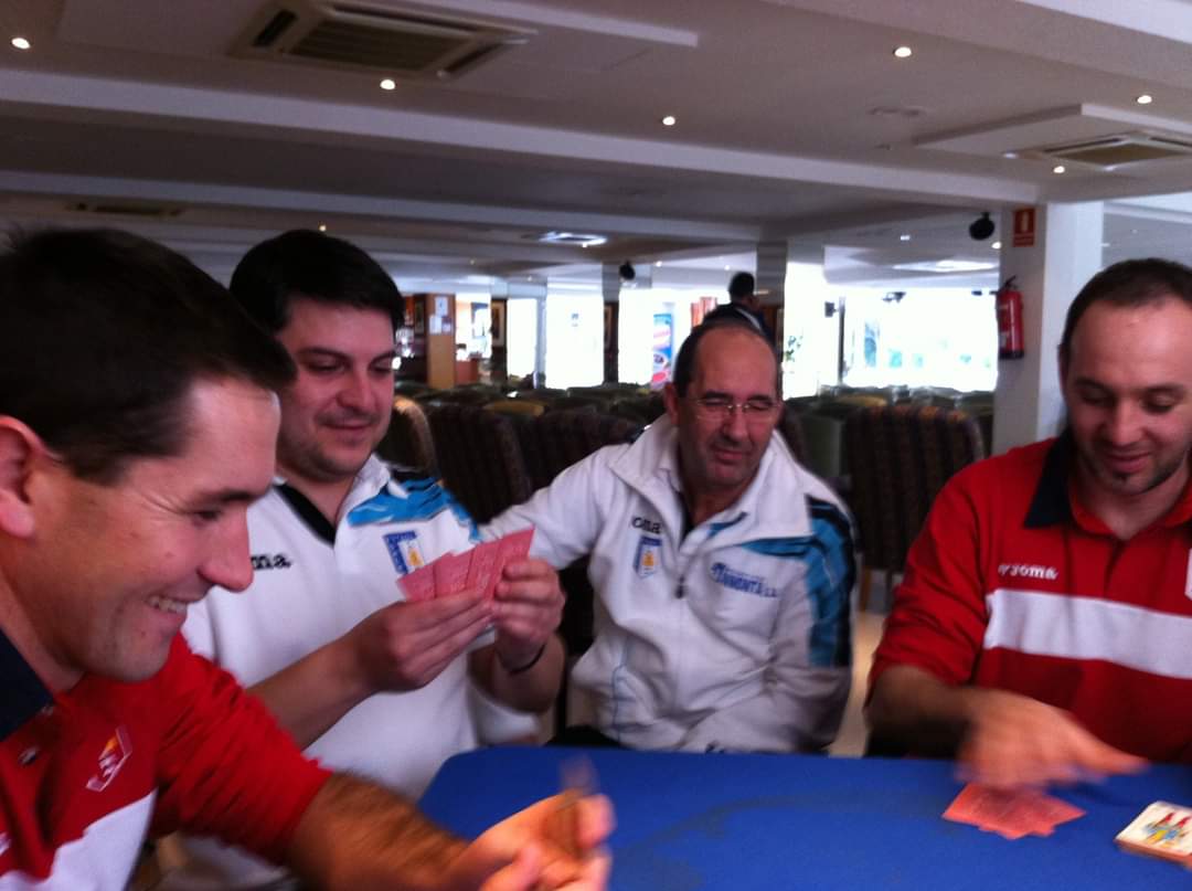 eborasala's tweet photo. Recuerdos de #furbito
Hace 12 años concentrados en #Cartagena,  echando una pocha con @delacuerda Nacho Gómez y Titi

Yo disfruté del pabellon Wssel de Guimbarda https://t.co/OLB4ga2KlW