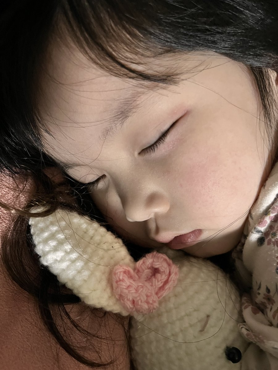 70m0_3's tweet photo. だれ？ってくらい顔違う
しんどそうやしワガママやしかまちょやし
体調わるい時の甘えとぐずり半端ない😂😂 https://t.co/eL9SbcLnQa