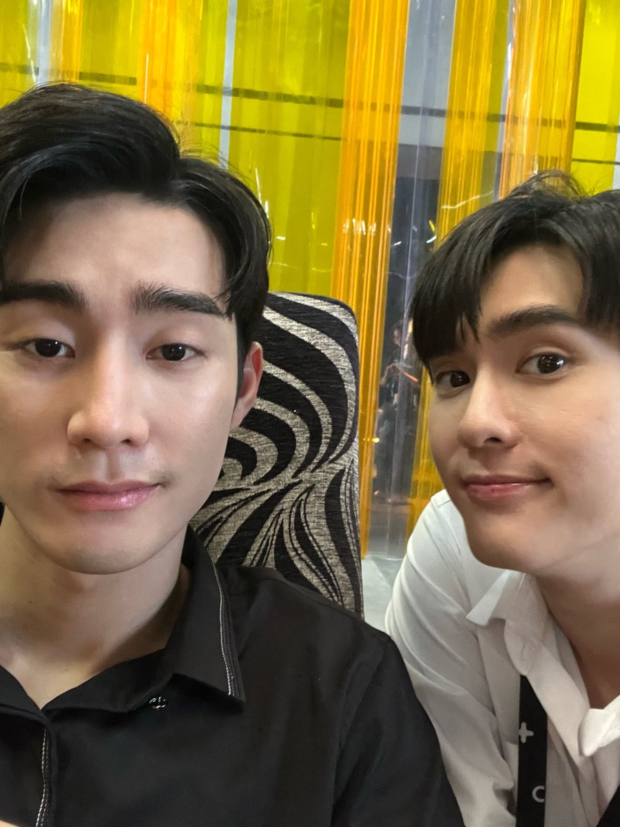kasibook's tweet photo. Q20 เหลือกันอยู่แค่สองคนแล้วค้าบบบบ
#ABossAndABabe 
@fforcejs https://t.co/pBLvvIDYIZ