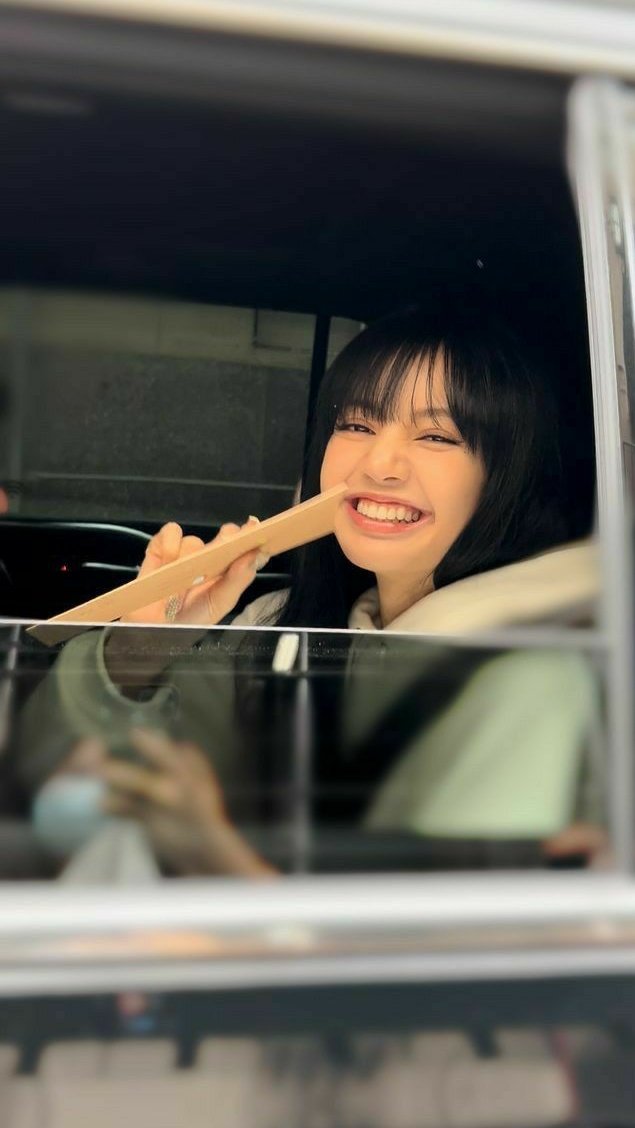 daily lisa pics (@dailylisapix) on Twitter photo 