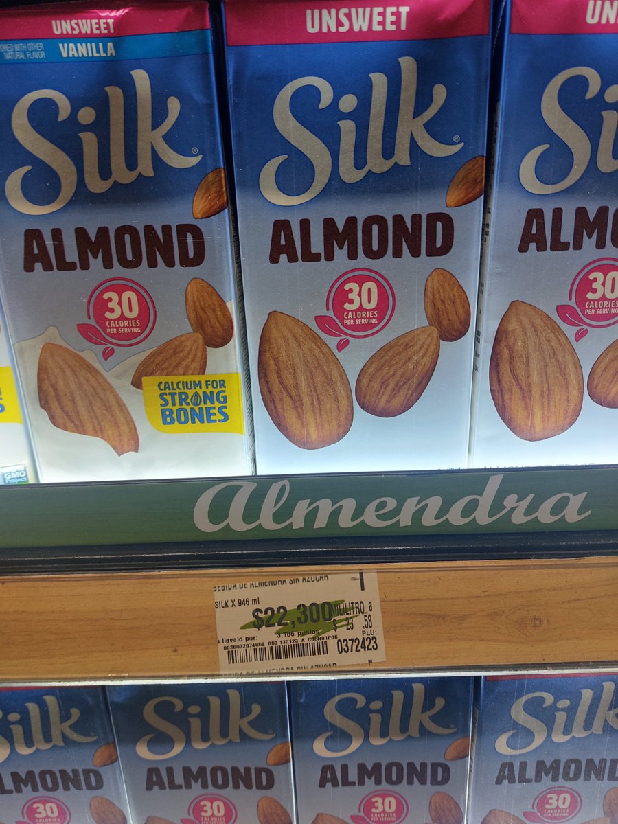 ojesquivelr's tweet photo. No me cabe en la cabeza que a este producto en #carulla le hayan subido $6.300.. 
Pasó de 16.000 a 23.000, clarisimo el tema de la inflación pero esto ya es un abuso al consumidor.. https://t.co/fR9NRu3nvU