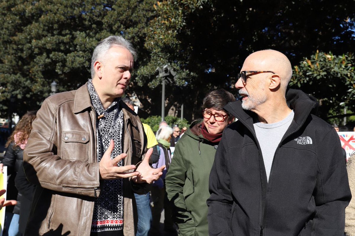 Hector_Illueca_'s tweet photo. El capitalisme exigeix sacrificis humans. El desplegament de les renovables no pot ser una excusa per a la depredació del territori per part de l'oligopoli elèctric. Hui alcem la veu a #València al crit de renovables sí, però no a qualsevol preu. #DignitatPolítica #ÈticaPública https://t.co/l58vJ3DSHY