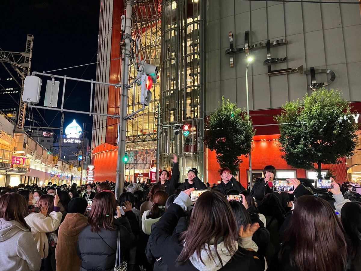 VELLE_fumiya's tweet photo. 武者修行85日目！！
今日はめちゃくちゃ止められた！！😂
けど歌いきれて良かった😌

今日は寒かったねぇぇぇ
皆んなありがと🫶🏻

#ベルエージェー #Overthe5000 https://t.co/RWgonNx8uZ