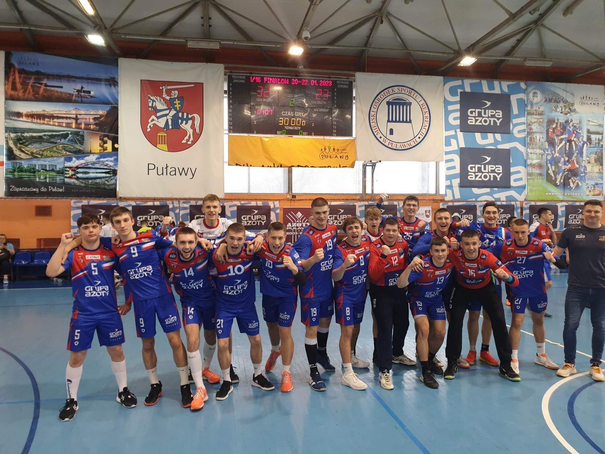 kslottopulawy's tweet photo. Drugi dzień Turnieju 1/16 Mistrzostw Polski Juniorów i drugie zwycięstwo zawodników Azotów-Puławy 🏆
Dziś drużyna prowadzona przez trenera Piotra Pezdę pewnie pokonała UKS KRAKOWIAK 85 Kraków 🤾🏻♂️
@Grupa_Azoty @GA_PULAWY
#LZPR
@UMWL_Lublin https://t.co/sstXk4PExV