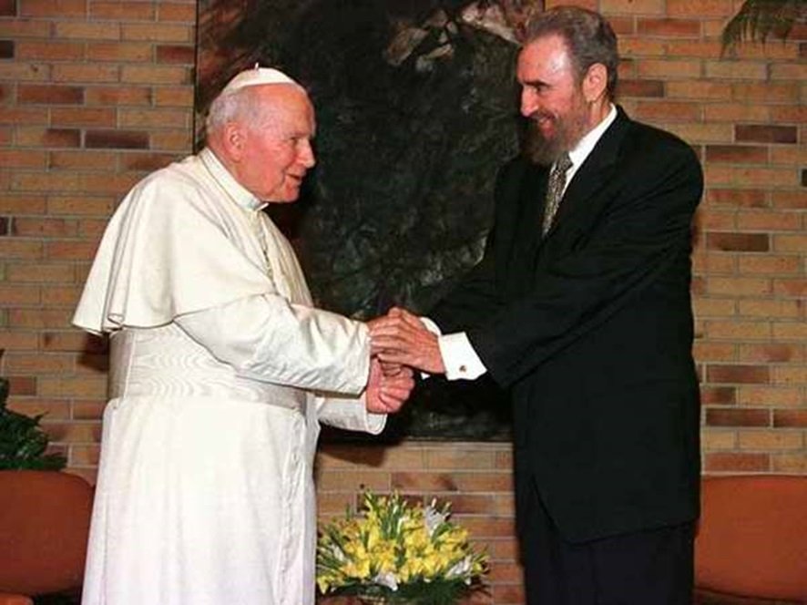 DiazCanelB's tweet photo. Hace 25 años, el 21/1/98, inició histórica visita pastoral a #Cuba el Papa Juan Pablo II. Durante cinco días permanecería en el país, oficiando misas abiertas en varias provincias. También lo harían sus sucesores Benedicto XVI y Francisco. https://t.co/k2go5wweVi