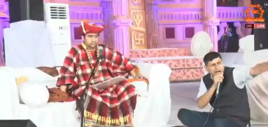 सिर्फ हंगामा खड़ा करना मेरा मकसद नहीं
 मेरी कोशिश है कि ये सूरत बदलनी चाहिए

 <a href="/gyanendrat1/">Gyanendra Tiwari (Vistaar News)</a> सर को लेकर तमाम बातें हो रही हैं कुछ खास विचारधारा के लोग टारगेट कर रहे हैं.शक है तो जाकर सच जानें पत्रकार को निशाना बनाने का कोई मतलब नहीं,सभी की अपनी आस्था है सम्मान न आए तो अपमान न करें