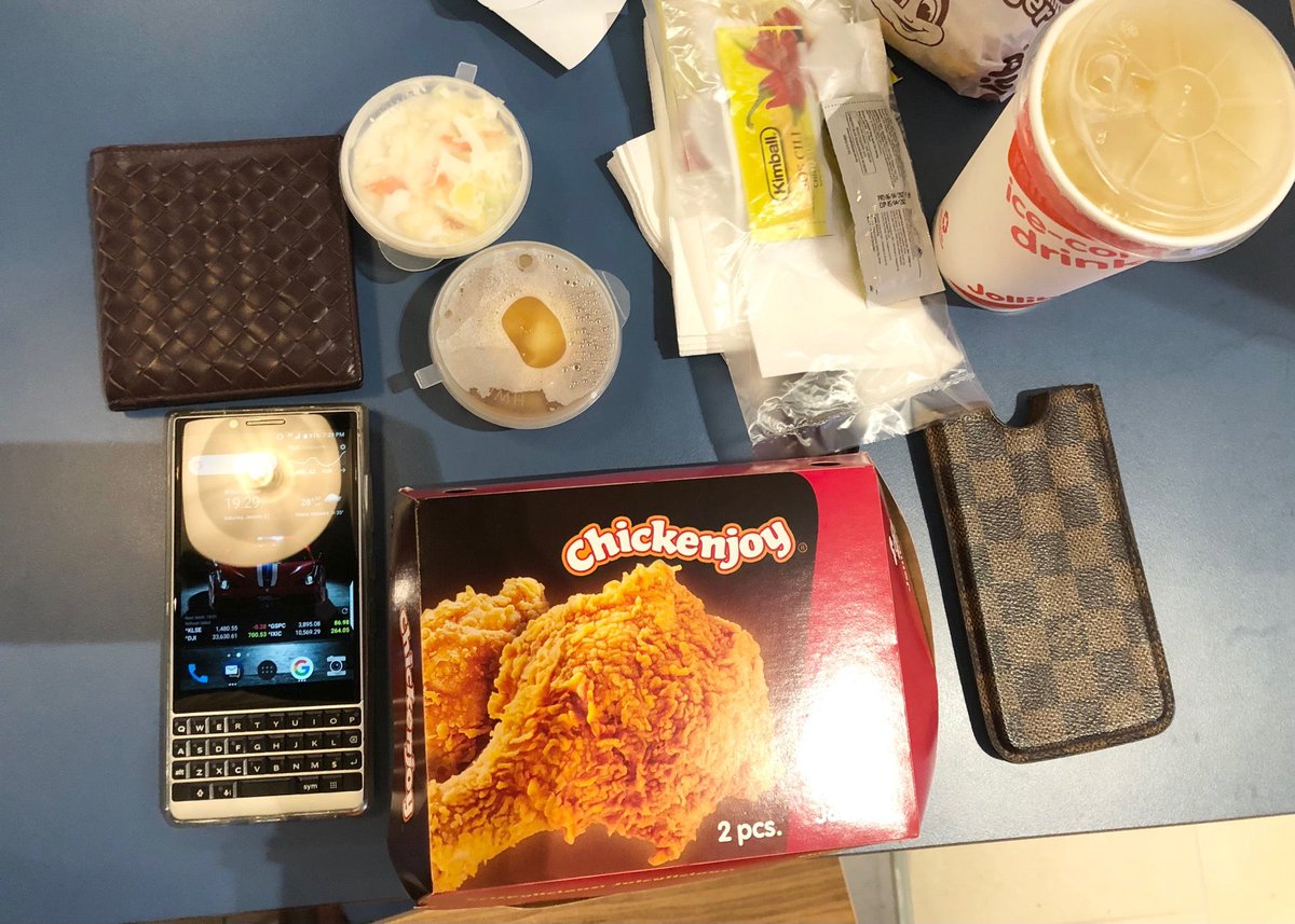 AzmilKamil's tweet image. #ChickenJoy 🍗 (@ Jollibee in Kuala Lumpur, KUALA LUMPUR) swarmapp.com/c/9zGng5VOfJ1