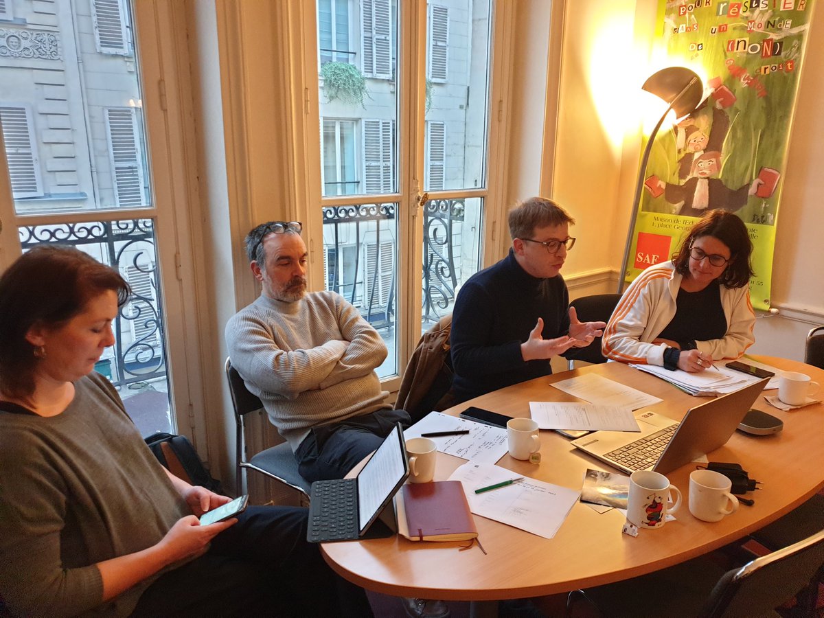 Début de notre conseil syndical avec Nicolas Ferrand de l'<a href="/OIP_sectionfr/">Observatoire international des prisons (OIP)</a> et Antoine Chaudey du <a href="/SafLille/">SAF Lille</a> qui nous présentent le rapport sur les conditions indignes en garde à vue, afin d'envisager les actions à venir.