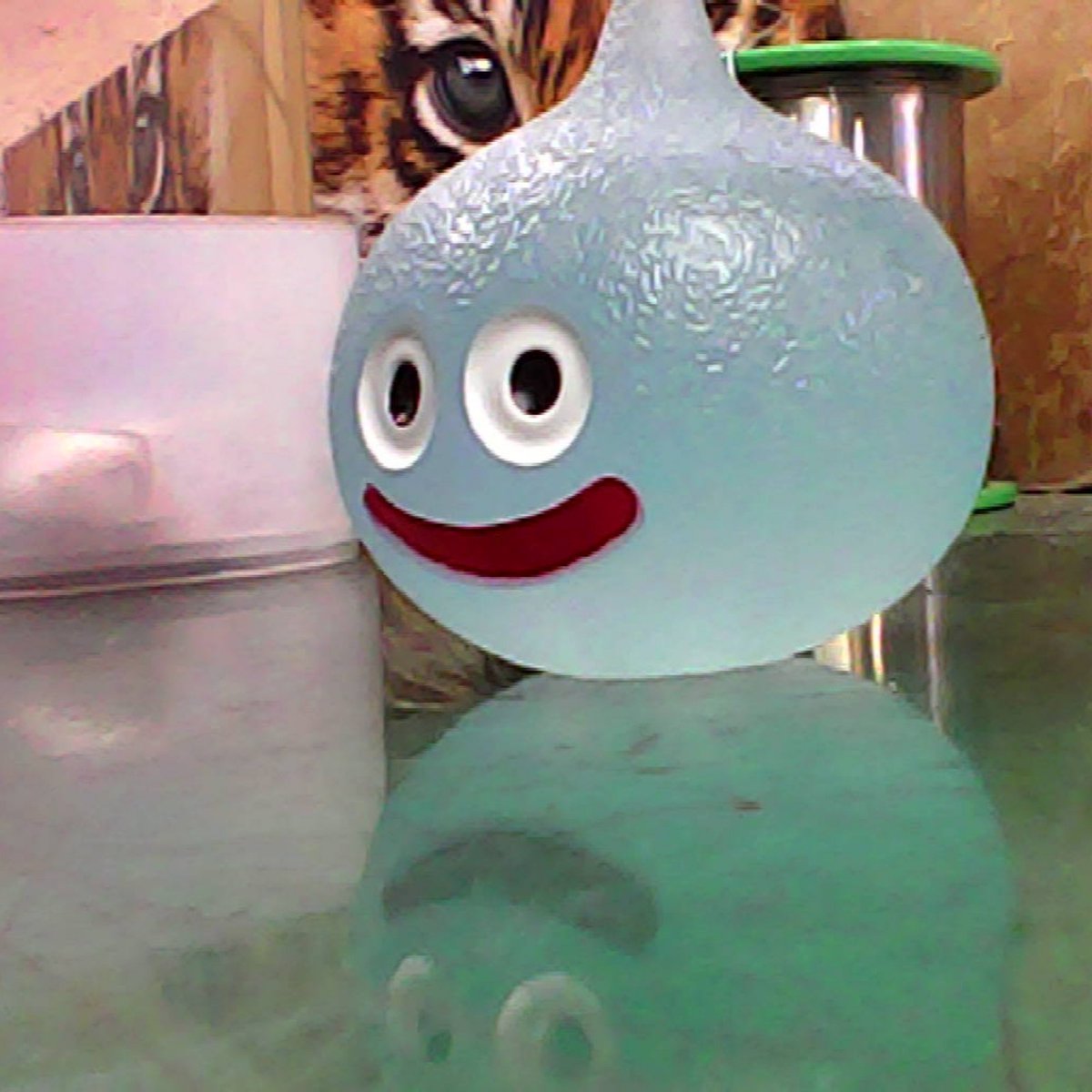 STA_thoughtless's tweet photo. とりあえず何枚か撮ってみた中の１枚。撮ったその場では写真が確認できないので、慣れないと写る範囲がわかりにくいですね。

なんかスライムが悪い表情をしているように見えて、なにげに気に入っています。
#PieniII #トイカメラ https://t.co/DILX9iJiUw
