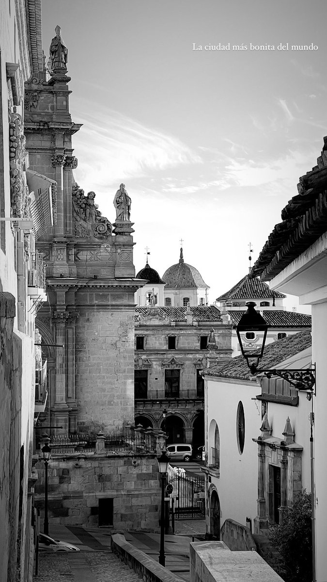 juanframartinez's tweet photo. Buenos días. La ciudad más bonita del mundo https://t.co/ou1gNMvLVm