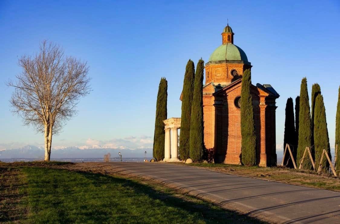 Il sacello di San Lupo illuminato dal sole di gennaio. 

📸 @ gigi80sete • #travelvaltidone

#valtidone #piacenza #emilia