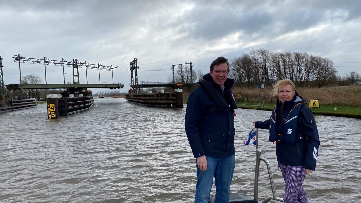 ⁦<a href="/ProRail/">ProRail</a>⁩ en ⁦<a href="/provfryslan/">Provincie Fryslân</a>⁩ Fryslân werken samen aan de realisatie van de ⁦<a href="/Lelylijn/">Lelylijn</a>⁩ en het spooraquaduct in ⁦<a href="/Gemeente_Lwd/">Gemeente Leeuwarden</a>⁩. Dank voor het leuke en constructieve gesprek CEO John Voppen en regiodirecteur Danou Veenhof.