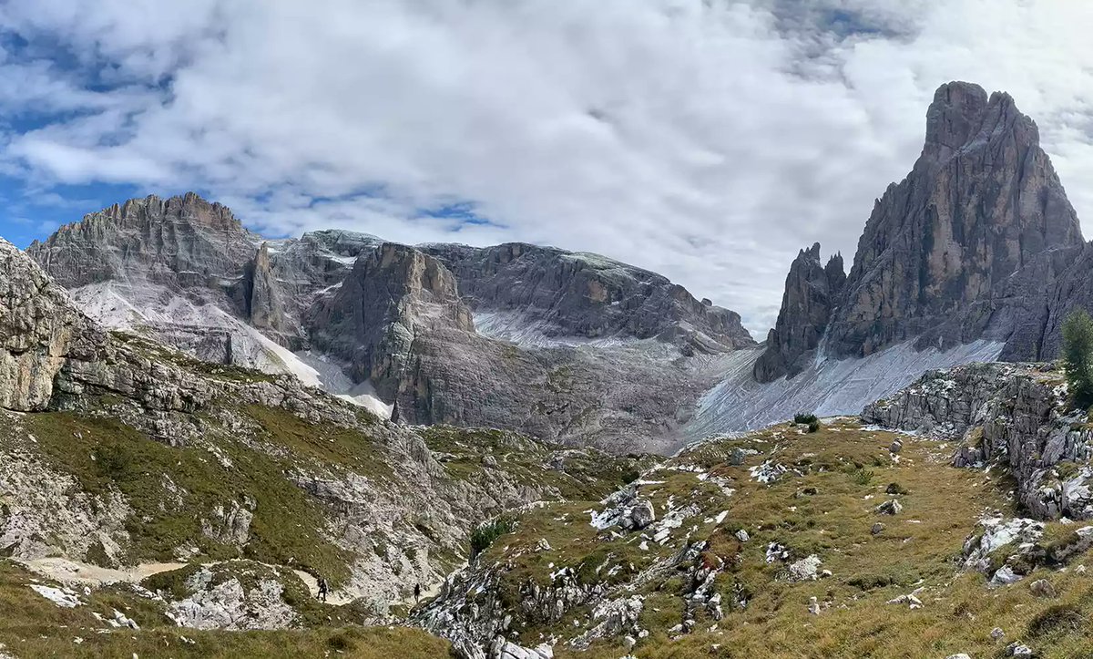 gipfelfuchs's tweet photo. Rund um den Einserkofel: Eine traumhafte Runde in den Sextener Dolomiten über die Zsigmondyhütte und die Büllelejochhütte zur Dreizinnenhütte.
https://t.co/6iMeOUJg96
#dolomiten #dreizinnen #südtirol #bergtour #wandern #dreizinnenhütte #fischleintal #sexten https://t.co/LoIm3HMO1q