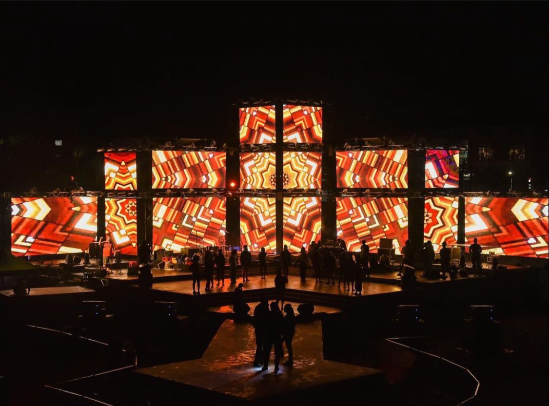 MotivUG's tweet image. Creatives ani atali #Regular?
Redefining spaces and reshaping experiences!
#MediaLab 
#TheFutureIsNow
#SpiceDianaConcert 👌
@atsevents_ug 👏🏾