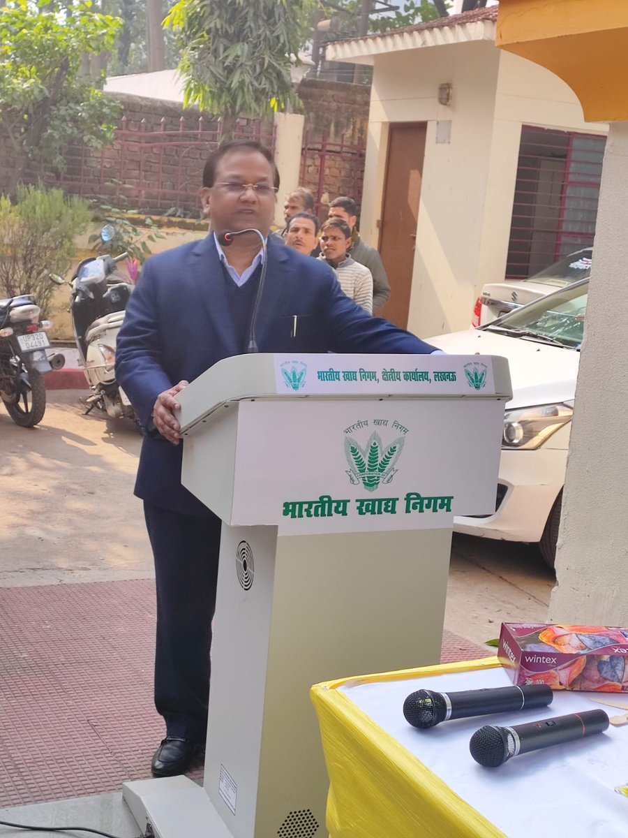 क्षेत्रीय कार्यालय,लखनऊ में भारतीय खाद्य निगम के 59वें स्थापना दिवस के उपलक्ष्य पर माननीय विधायक श्रीमती आशा मौर्या द्वारा पौधरोपण किया गया|
#NationalFoodSecurity
#FciTurns58
#58YearsOfFci
#59thFoundationDayOfFci
#58YearsInServiceOfNation
#58सालदेशकेनाम