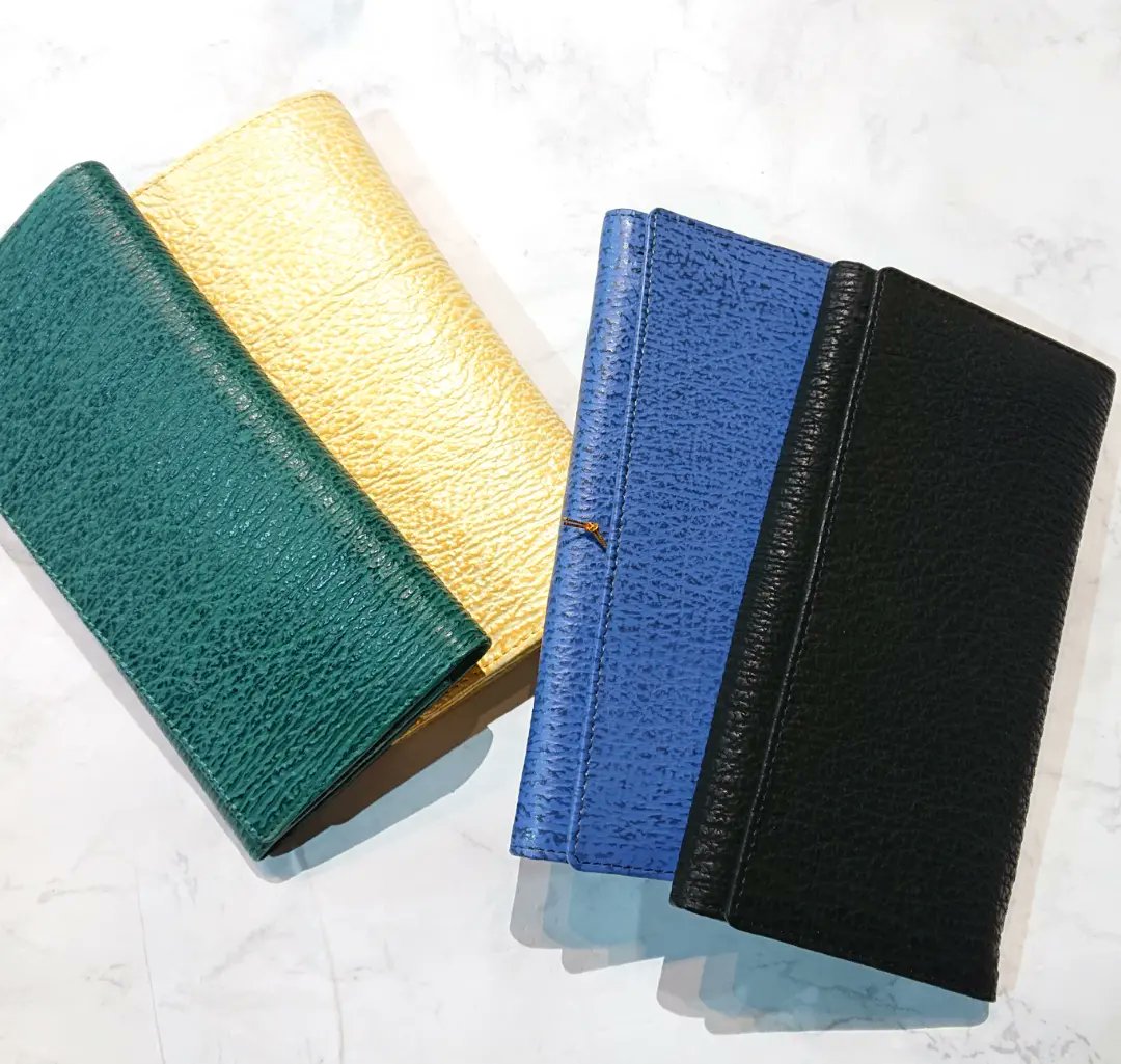 sharkskesennuma's tweet image. 【サメ革三つ折財布】
今年は金運大飛躍の年なのだそうですね✨

お客様からのご要望で、カード収納が充実した三つ折財布のパールイエローを作りました。

金運いっぱいの財布になりますように😊

sharksjapan.shopselect.net

#サメ革 #sharkskin #財布 #シャークス #気仙沼