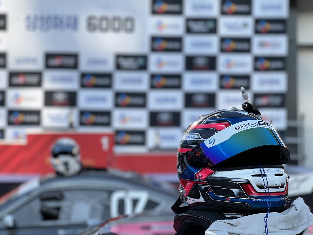 JangDriver06's tweet photo. #race #super6000 #superrace #seohangp #hyunjinjang #jangdriver #speedway #stockcar #nexen #victory #podium #장드 #장현진 https://t.co/RMSvparT8A
