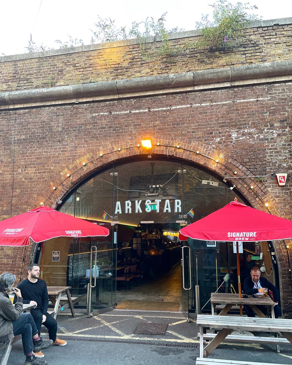 LondonPubMap's tweet photo. Arkstar
📍Arch 1, 303 Holloway Rd, London N7 8HS
🚇 Holloway Road
🍺 £4.90 Estrella
❤️ An excellent locals pub built in to a railway arch.
.
#pub #London #arkstar #holloway https://t.co/98gKOw4EzD