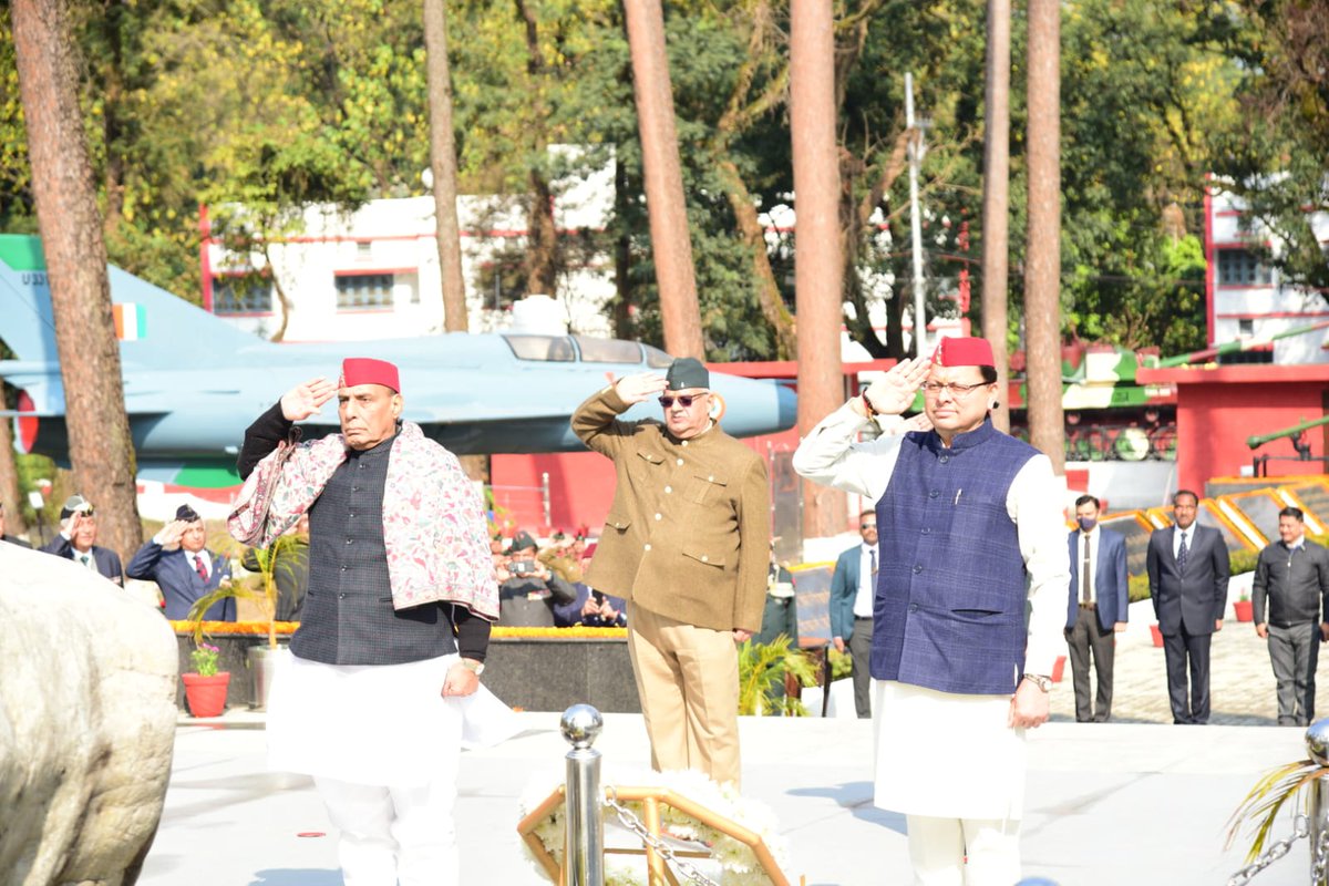 pushkardhami's tweet photo. आज चीड़बाग, देहरादून में माननीय केंद्रीय रक्षा मंत्री श्री @rajnathsingh जी के साथ शौर्य स्थल का उद्घाटन किया। इस अवसर पर शौर्य स्थल पर पुष्प चक्र अर्पित कर सैन्यभूमि उत्तराखण्ड के वीरगति प्राप्त योद्धाओं को श्रद्धांजलि दी। https://t.co/zQkQGjJXEw