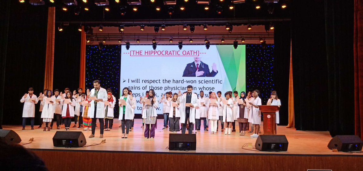 cdmu2's tweet image. Being a #MedicalStudents, one must be focused on studies, honest and loyal with medical profession and above all he/she must follow medical Ethics. 
Oath taking ceremony of Batch 2016 at #ChengdeMedicalUniversity
#cdmu #doctor #MBBSinChina